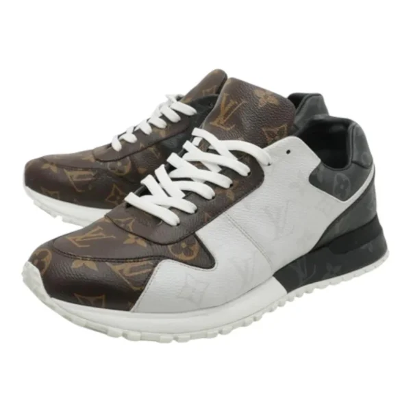 Louis Vuitton runaway - Image 3