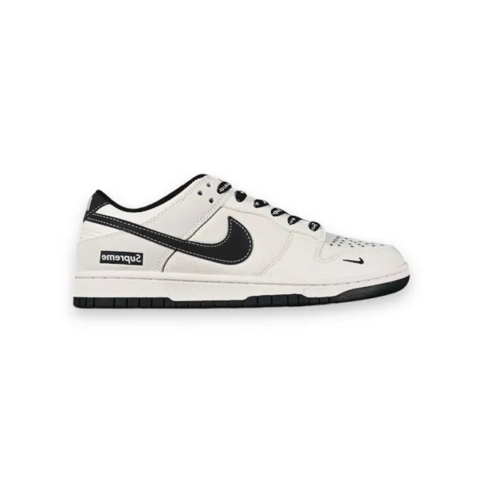 Nike Dunk Low- supreme
