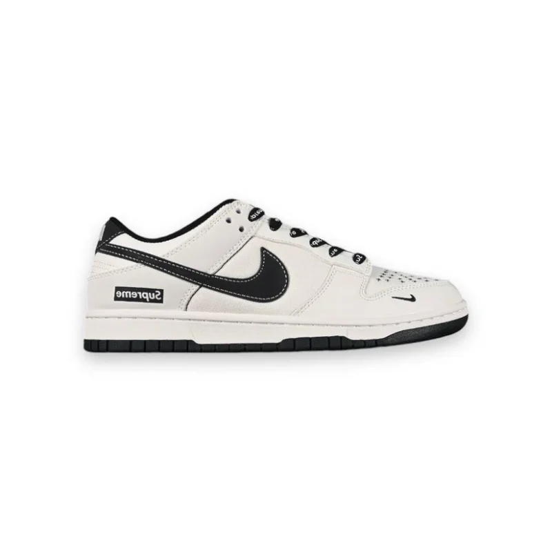 Nike Dunk Low- supreme