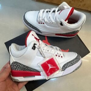 Air Jordan 3 Retro UNC