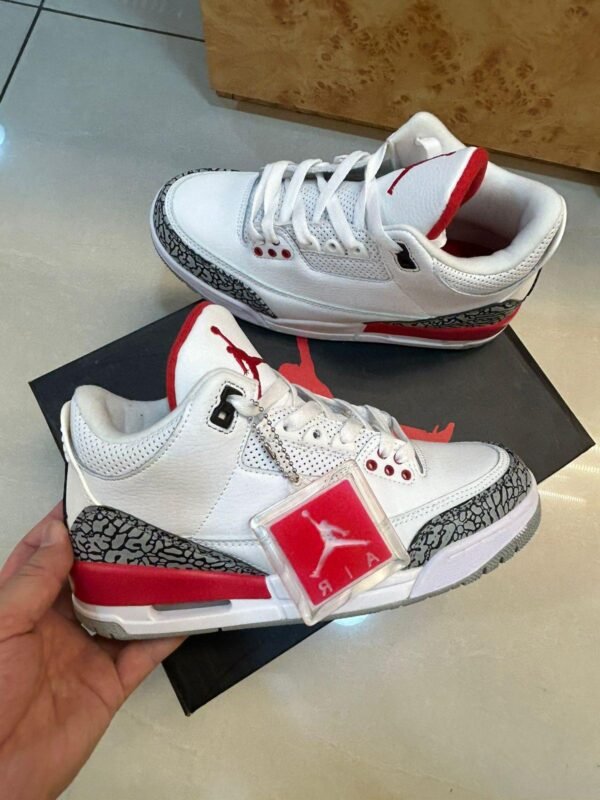 Air Jordan 3 Retro UNC