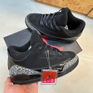 Air Jordan 3 Retro UNC