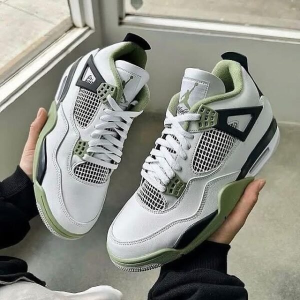 Air Jordan 4 UNC