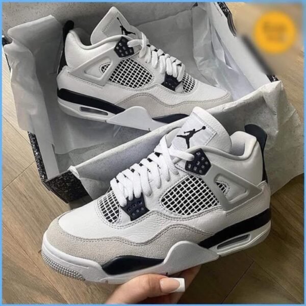 Air Jordan 4 Retro UNC