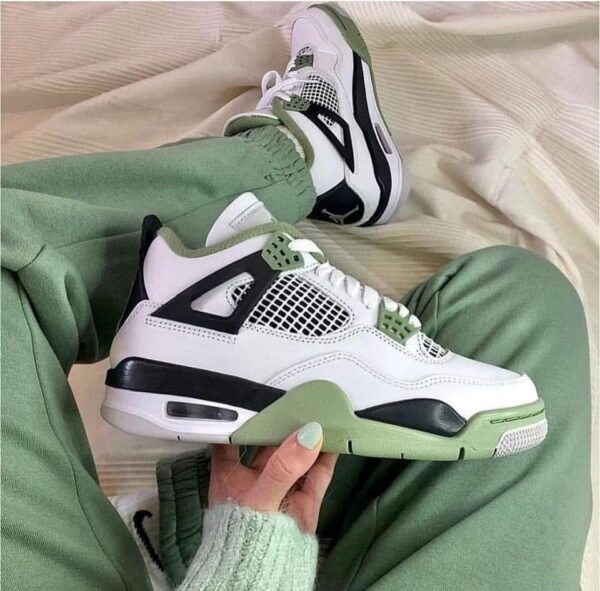 Air Jordan 4 Retro UNC