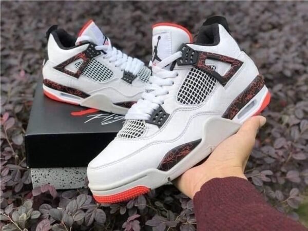 Air Jordan 4 Retro UNC